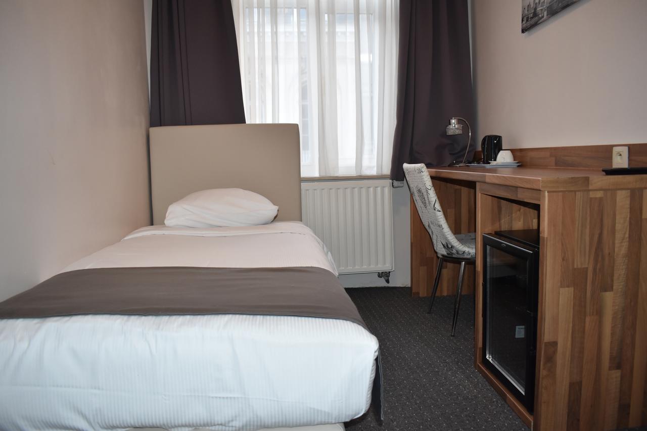 Hotel Meribel Saint-Josse-ten-Noode Bagian luar foto