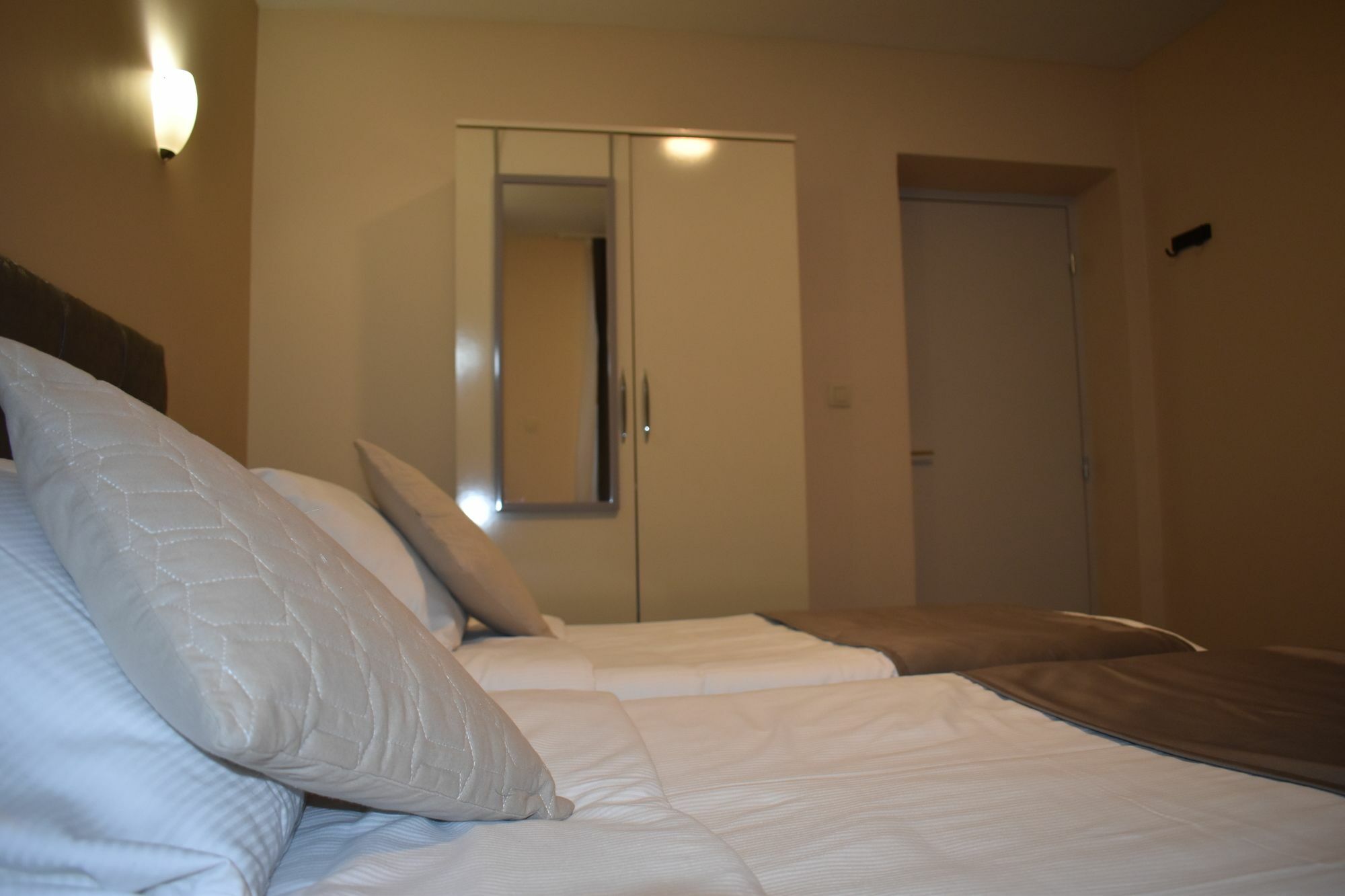 Hotel Meribel Saint-Josse-ten-Noode Bagian luar foto